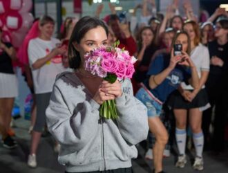 В Москве прошёл спорт-девичник на первом розовом падел-корте от AVON