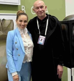 Эксперт по искусству Анжелика Кулагина оценила работы скульптора Игоря Воложанина на ярмарке «Арт Россия»