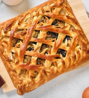 Сеть пироговых «Штолле» выпустила сладкую летнюю новинку – пирог с дубайским шоколадом